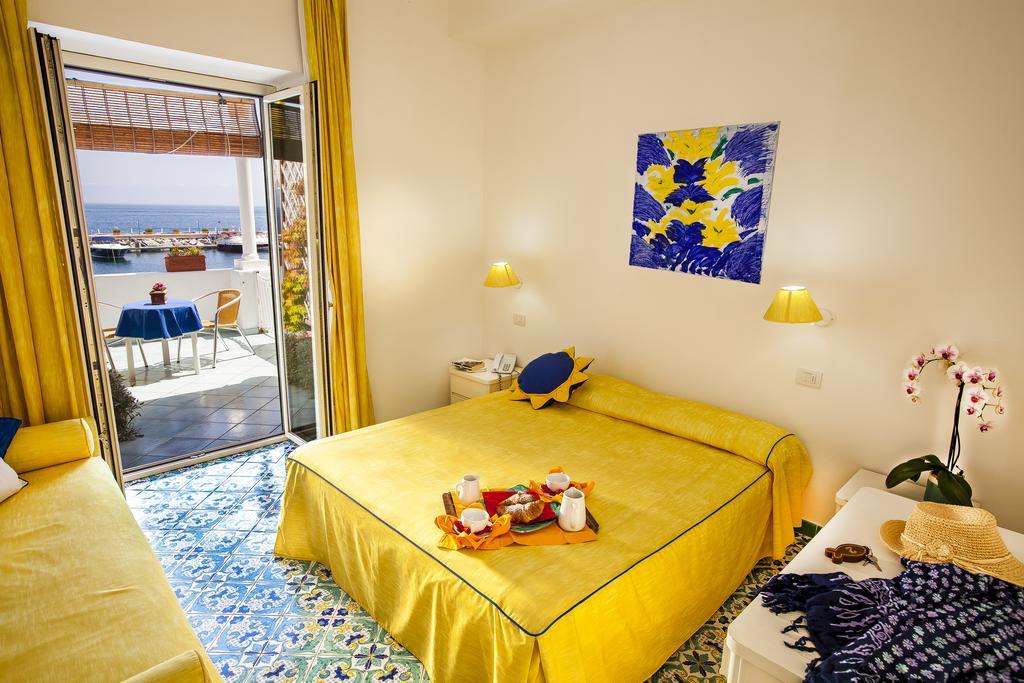 Hotel La Sirenella Lacco Ameno  Bagian luar foto