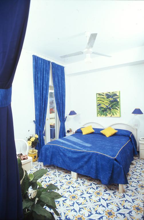 Hotel La Sirenella Lacco Ameno  Bagian luar foto